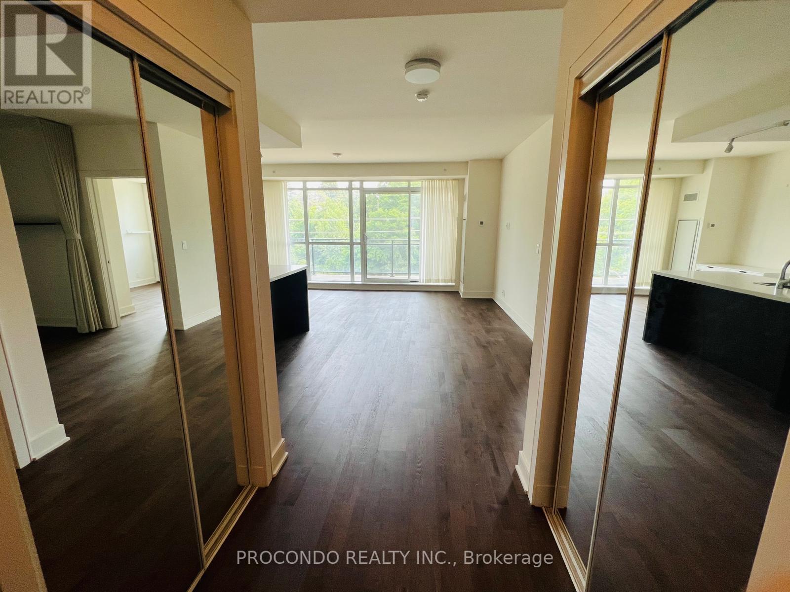 Photo 6 of 350 1575 Lakeshore Road W, Mississauga ON