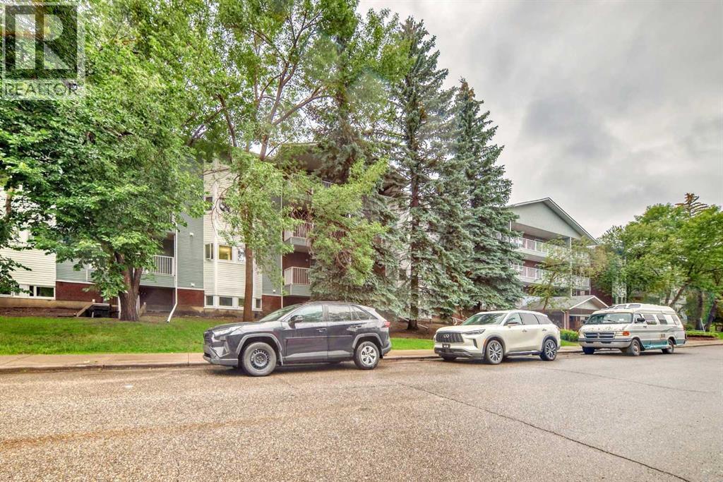 Single Family House for Sale in    Avenue SW Windsor Park Calgary 