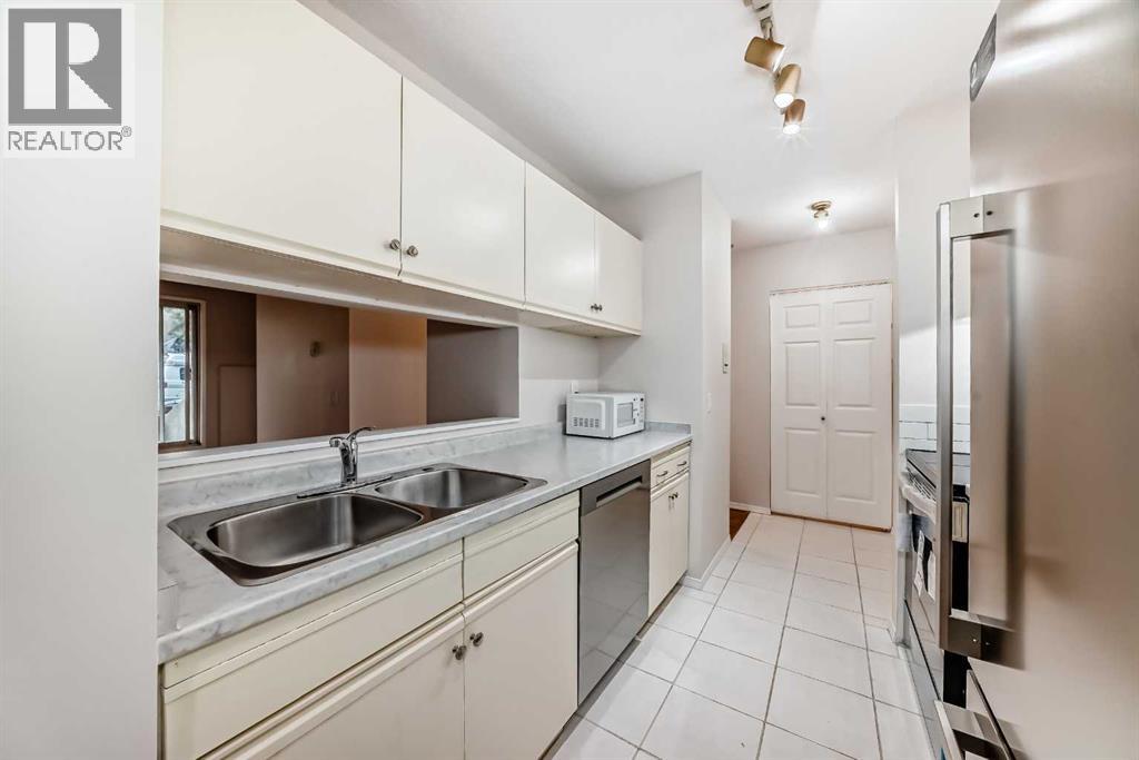 Single Family House for Sale in    Avenue SW Windsor Park Calgary 