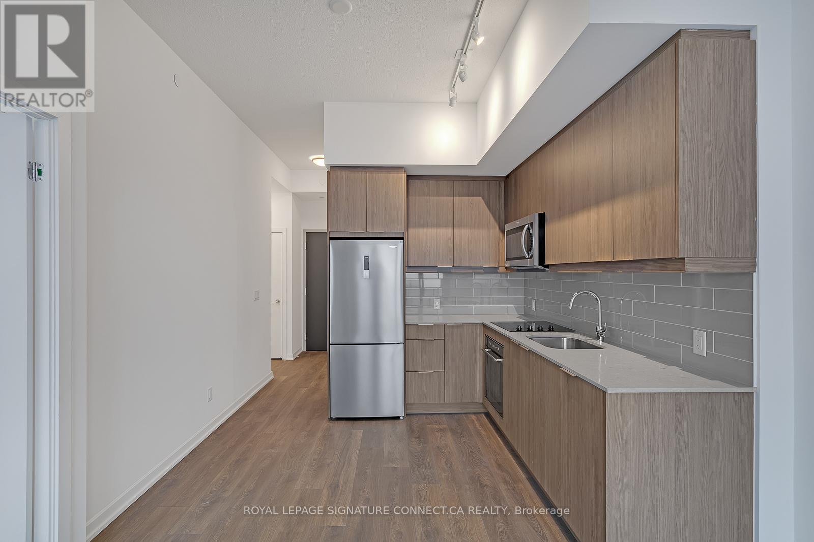 Photo 13 of 3007 32 Forest Manor Road, Toronto ON