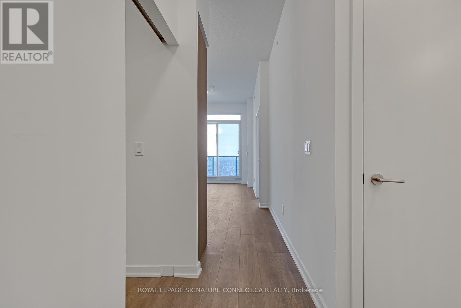 Photo 2 of 3007 32 Forest Manor Road, Toronto ON