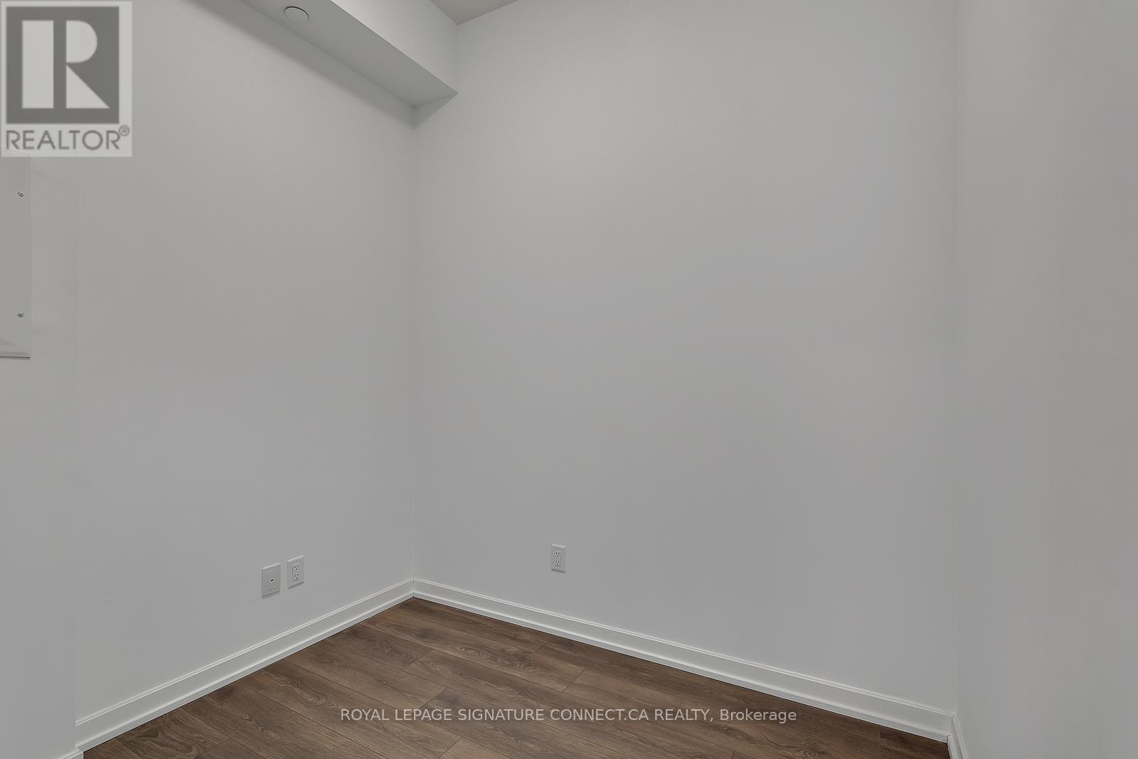 Photo 3 of 3007 32 Forest Manor Road, Toronto ON