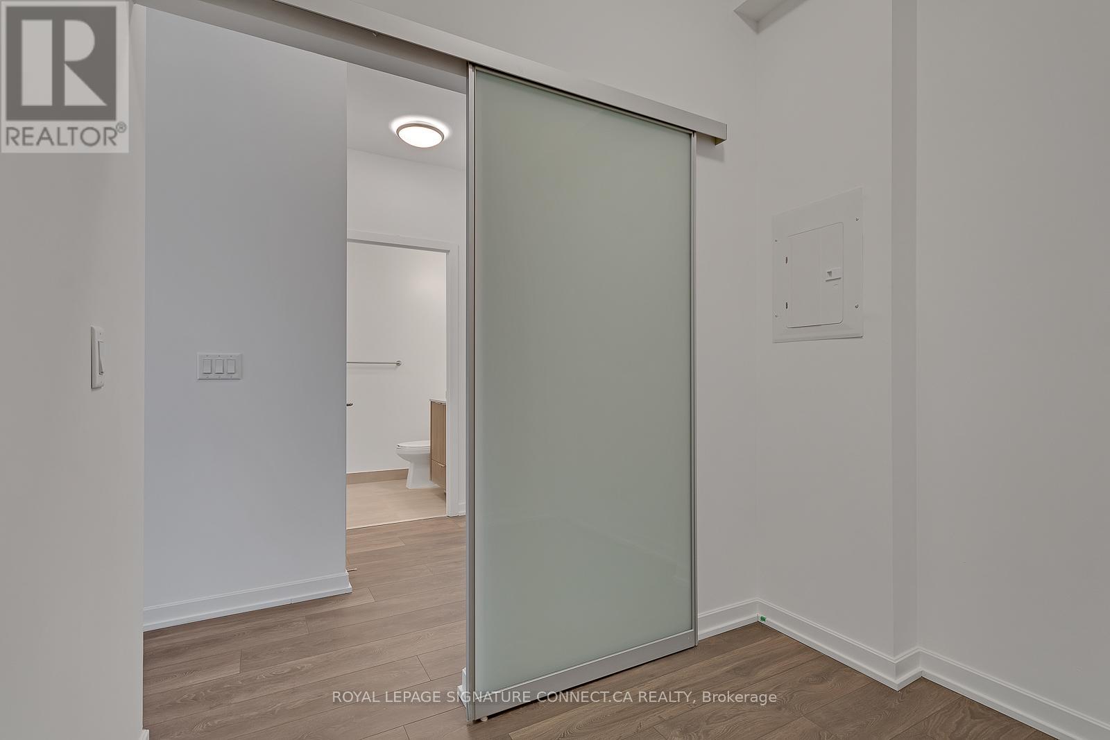 Photo 5 of 3007 32 Forest Manor Road, Toronto ON