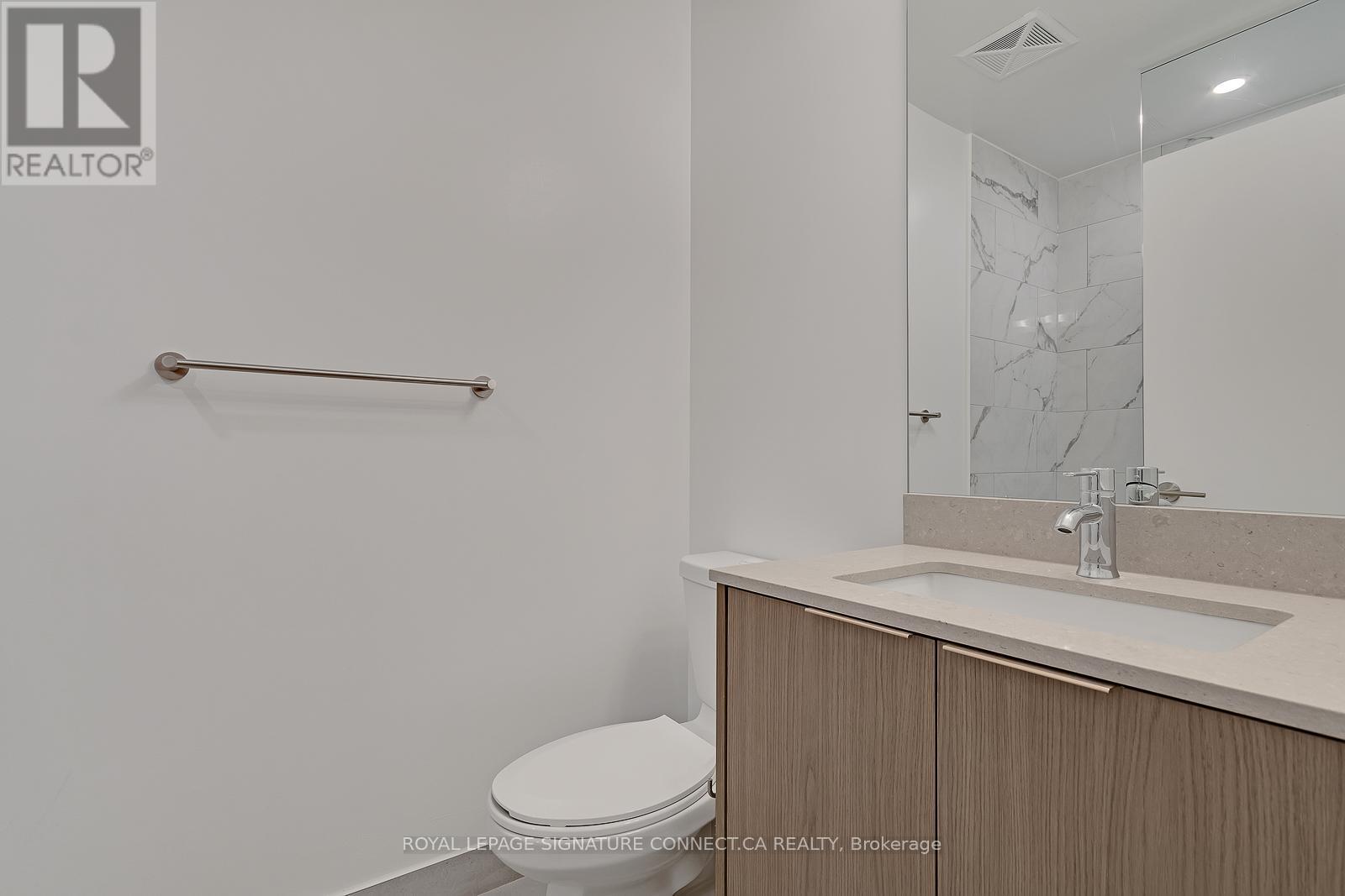 Photo 8 of 3007 32 Forest Manor Road, Toronto ON