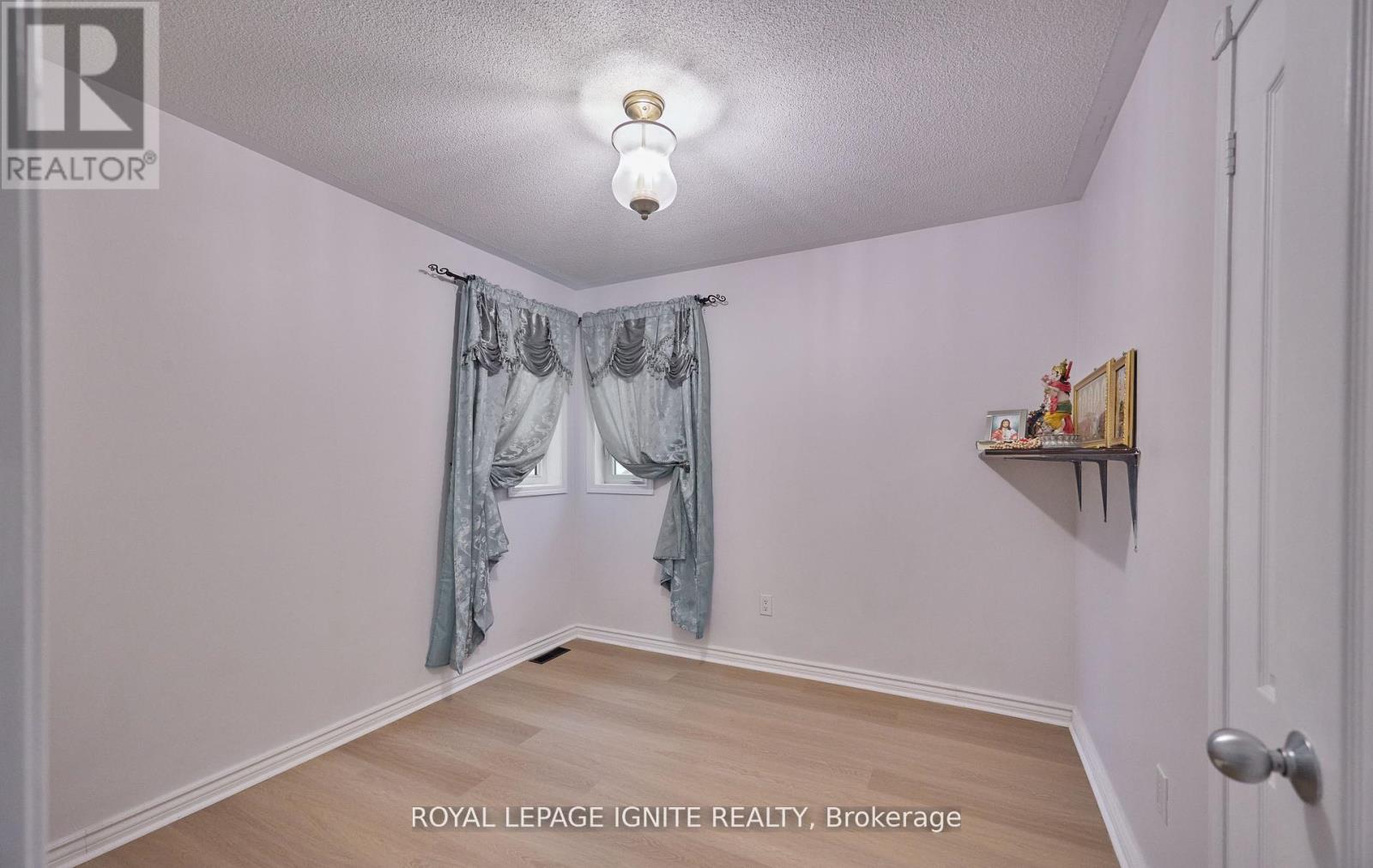 Photo 7 of 1162 Meath Drive, Oshawa ON