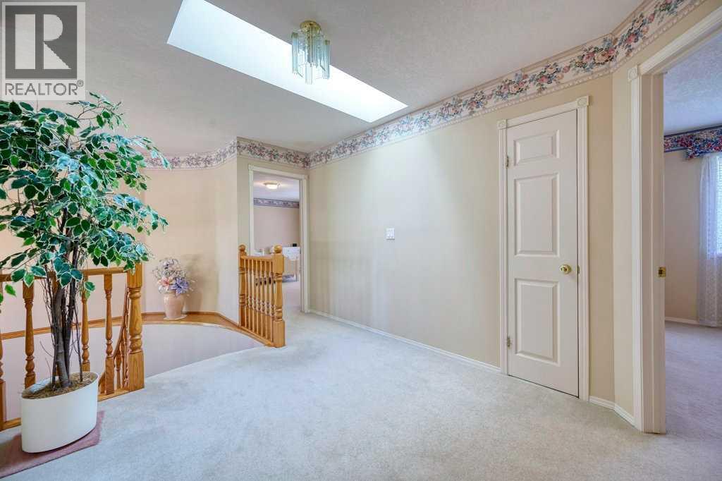 Single Family House for Sale in  Edgevalley Way NW Edgemont Calgary 