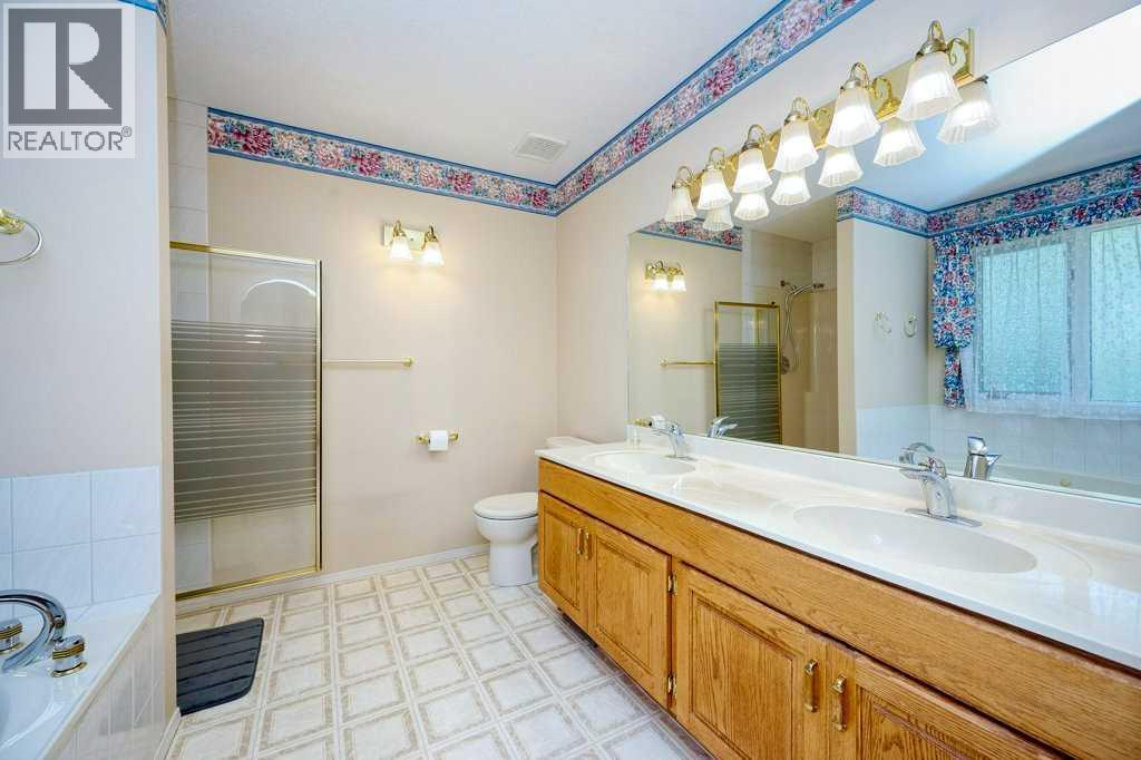 Single Family House for Sale in  Edgevalley Way NW Edgemont Calgary 