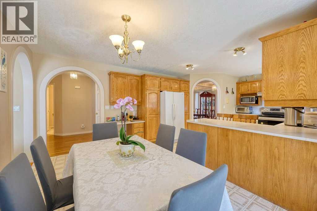Single Family House for Sale in  Edgevalley Way NW Edgemont Calgary 