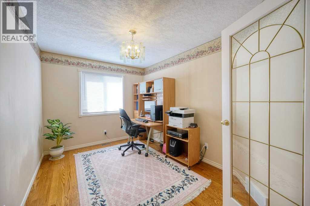 Single Family House for Sale in  Edgevalley Way NW Edgemont Calgary 