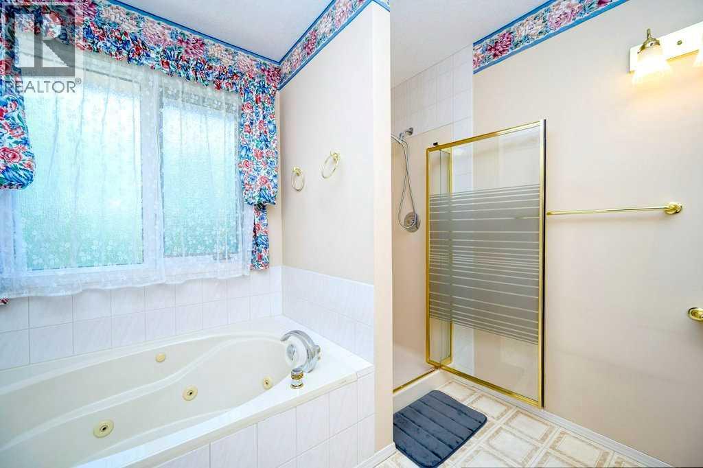 Single Family House for Sale in  Edgevalley Way NW Edgemont Calgary 