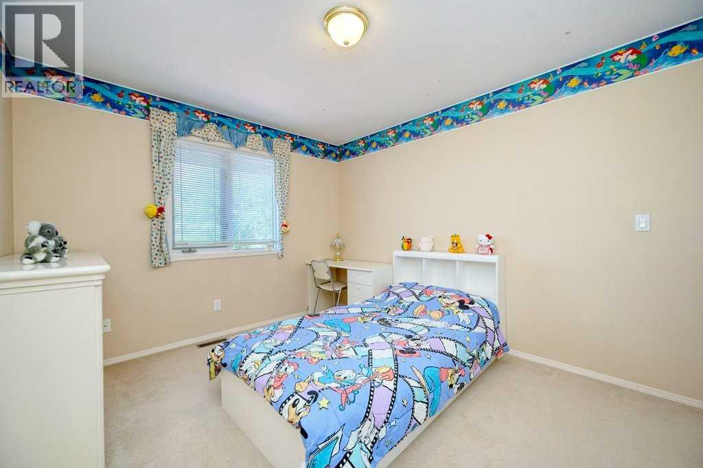 Single Family House for Sale in  Edgevalley Way NW Edgemont Calgary 