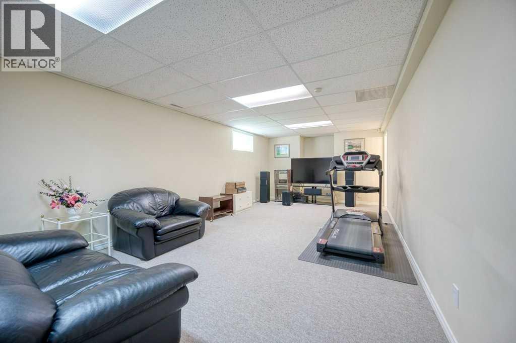 Single Family House for Sale in  Edgevalley Way NW Edgemont Calgary 