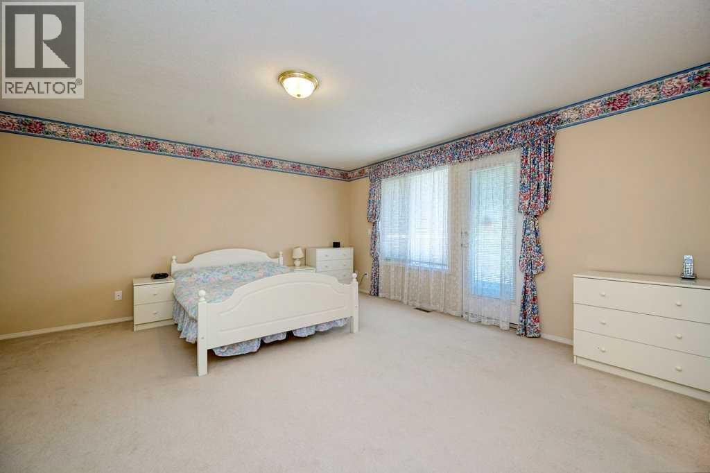 Single Family House for Sale in  Edgevalley Way NW Edgemont Calgary 