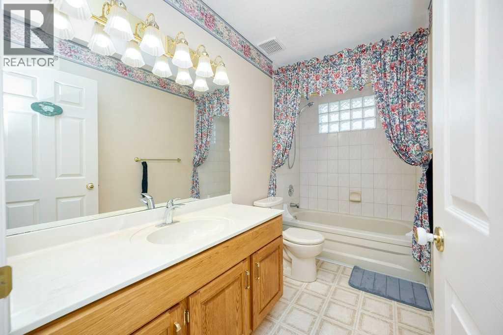 Single Family House for Sale in  Edgevalley Way NW Edgemont Calgary 