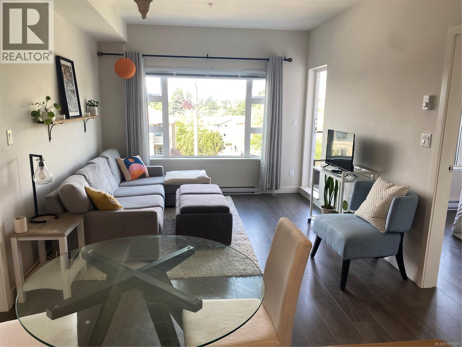 Photo 34 of 312 3333 Glasgow Ave, Saanich BC