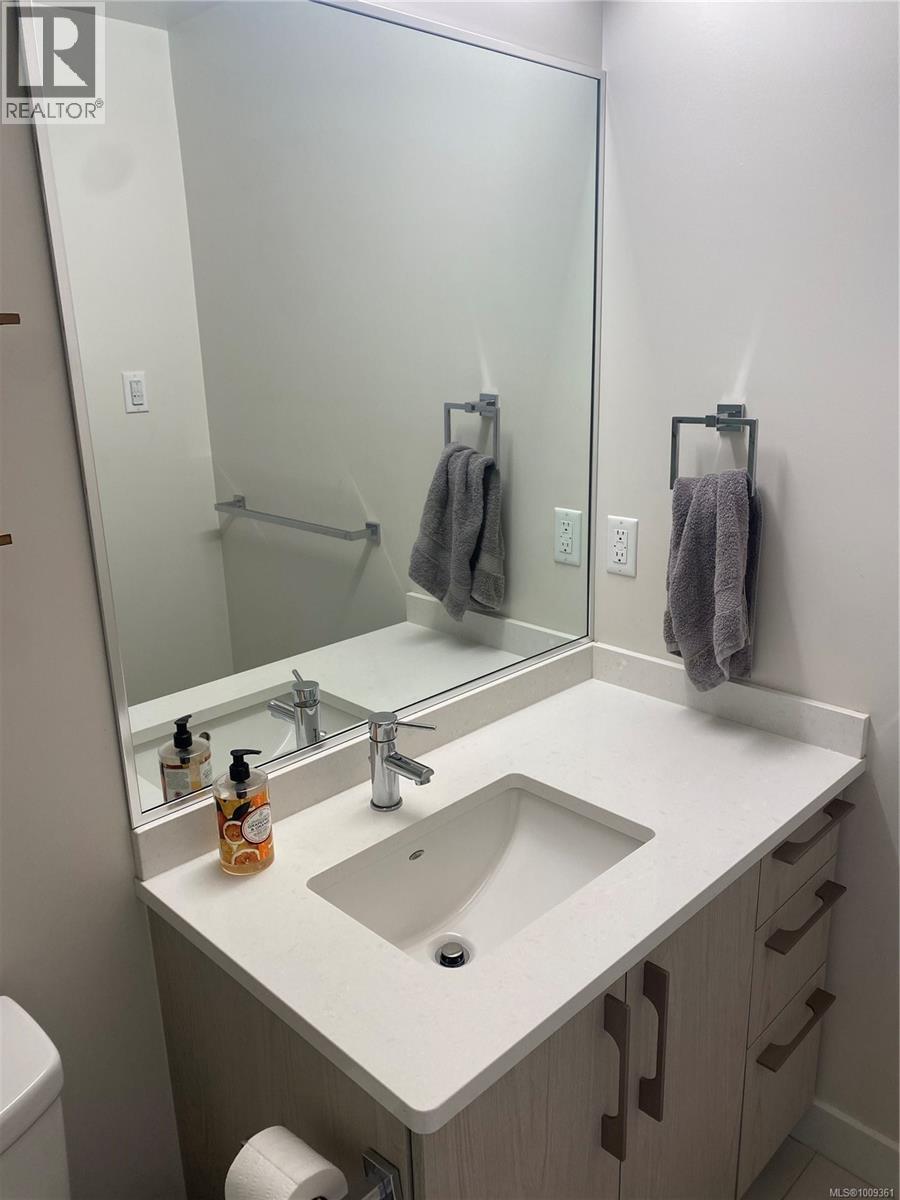 Photo 21 of 312 3333 Glasgow Ave, Saanich BC