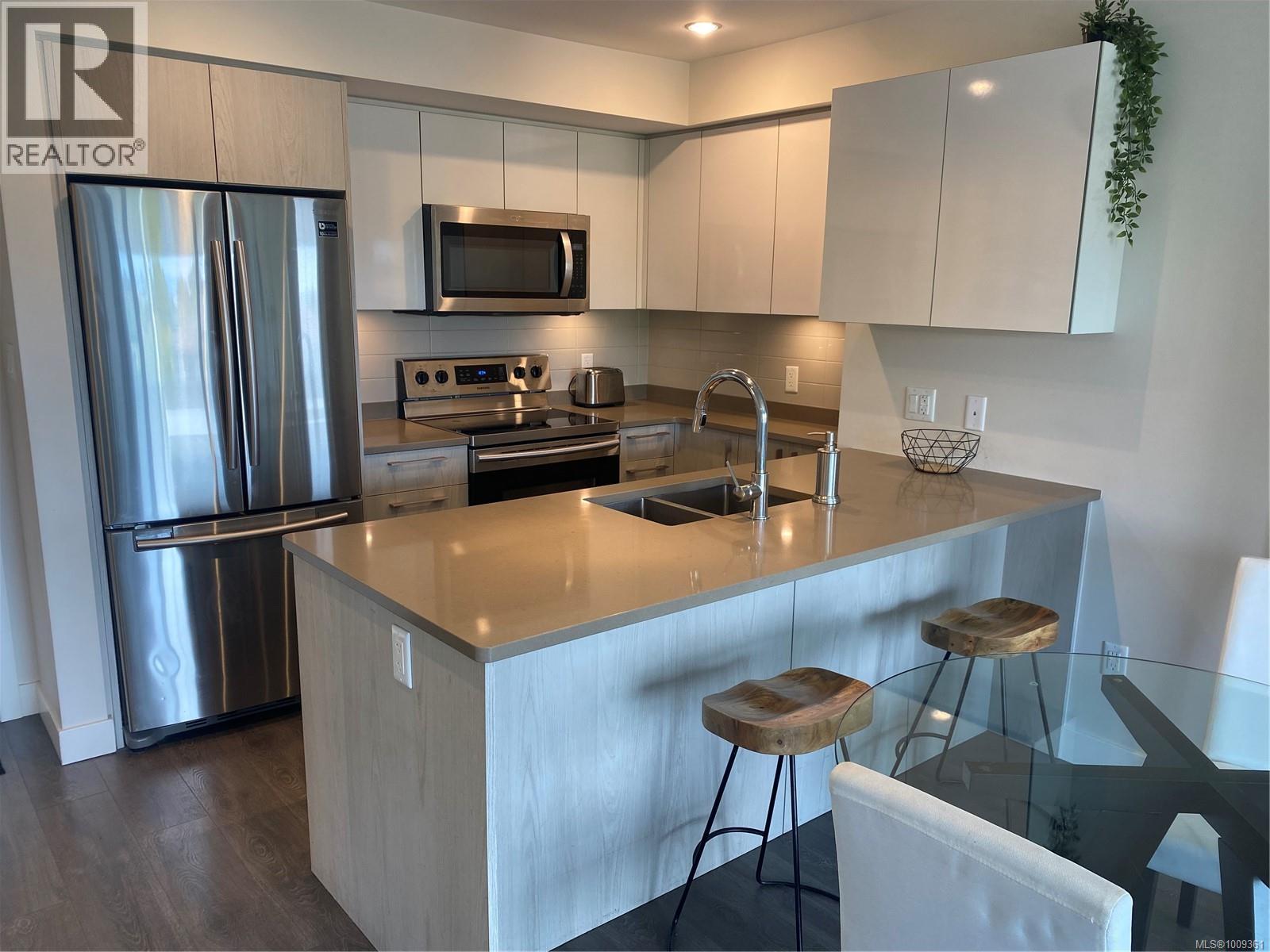 Photo 39 of 312 3333 Glasgow Ave, Saanich BC