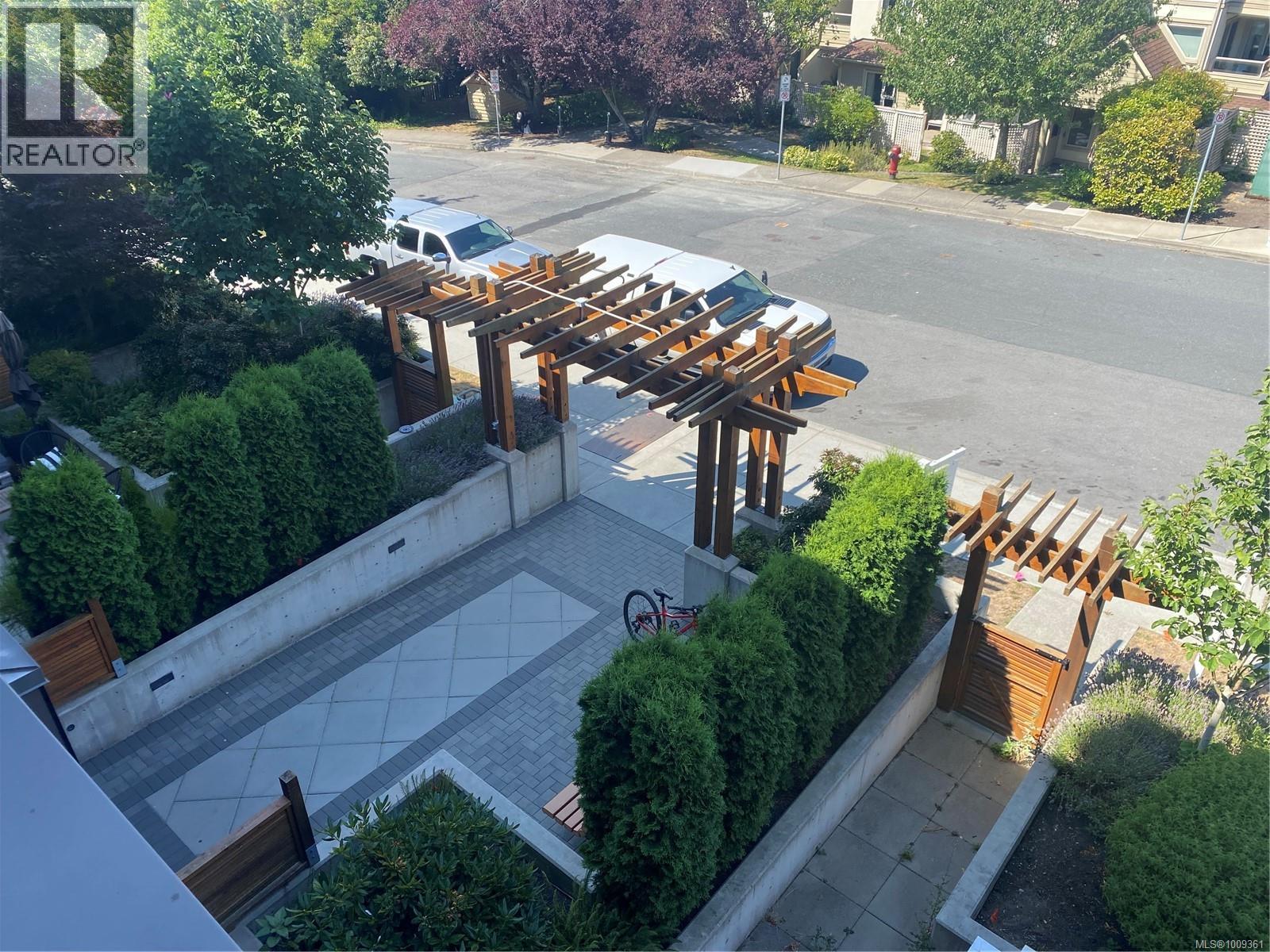 Photo 20 of 312 3333 Glasgow Ave, Saanich BC