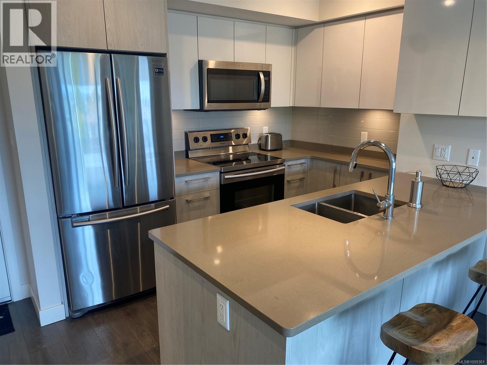 Photo 19 of 312 3333 Glasgow Ave, Saanich BC
