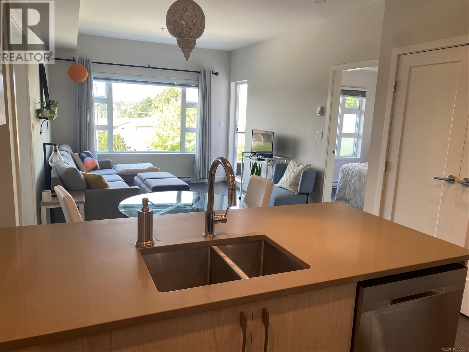 Photo 24 of 312 3333 Glasgow Ave, Saanich BC
