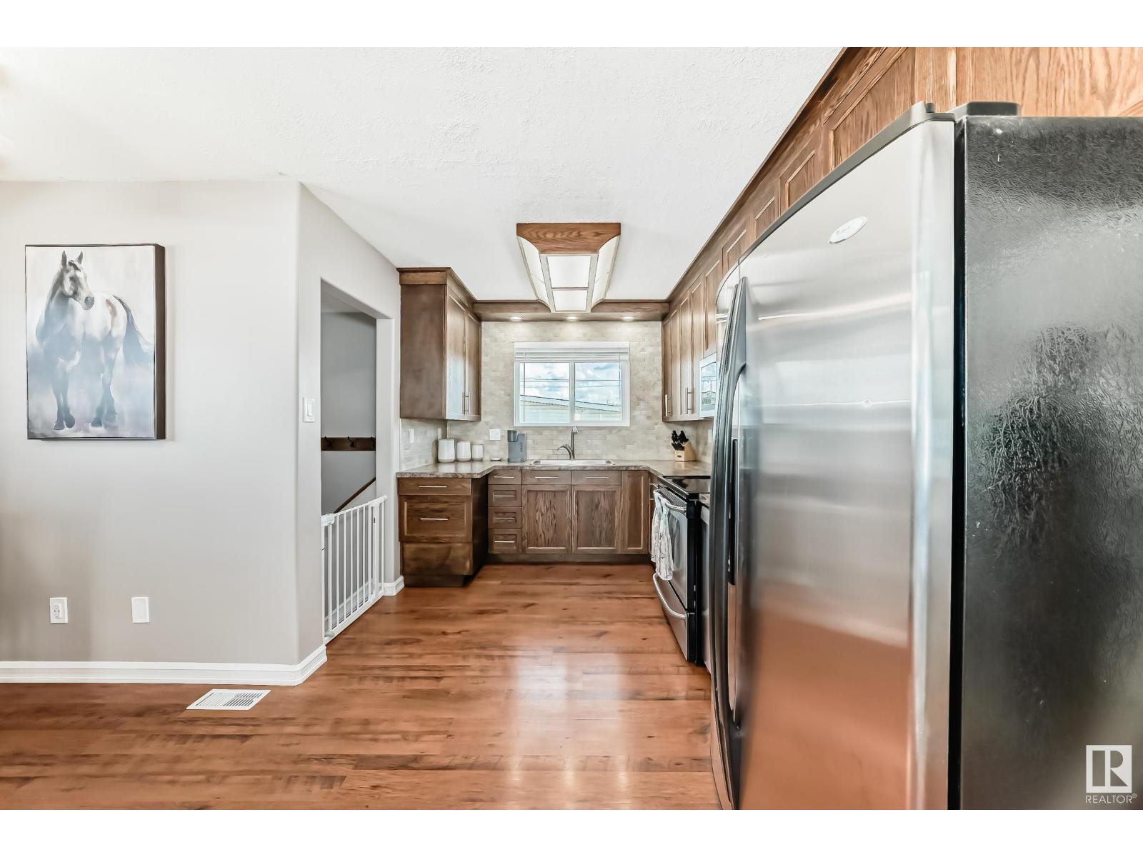 Photo 1 of 8511 70 St Nw, Edmonton AB