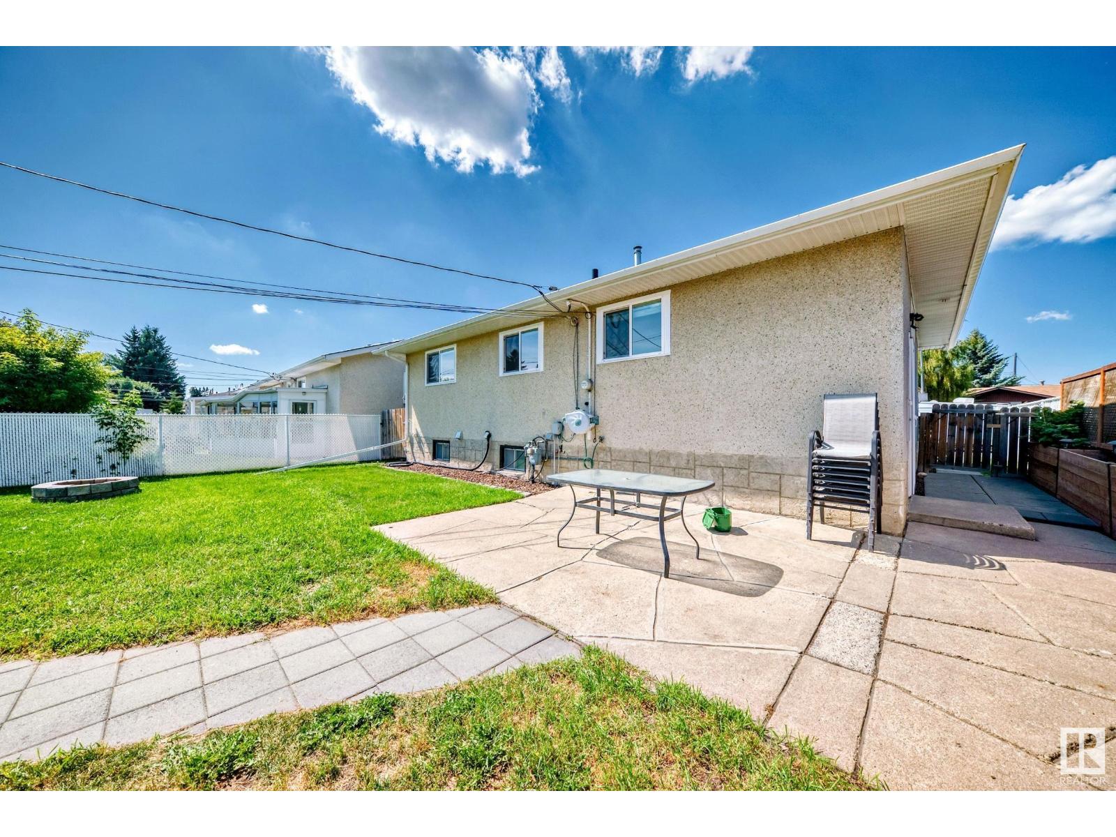 Photo 13 of 8511 70 St Nw, Edmonton AB