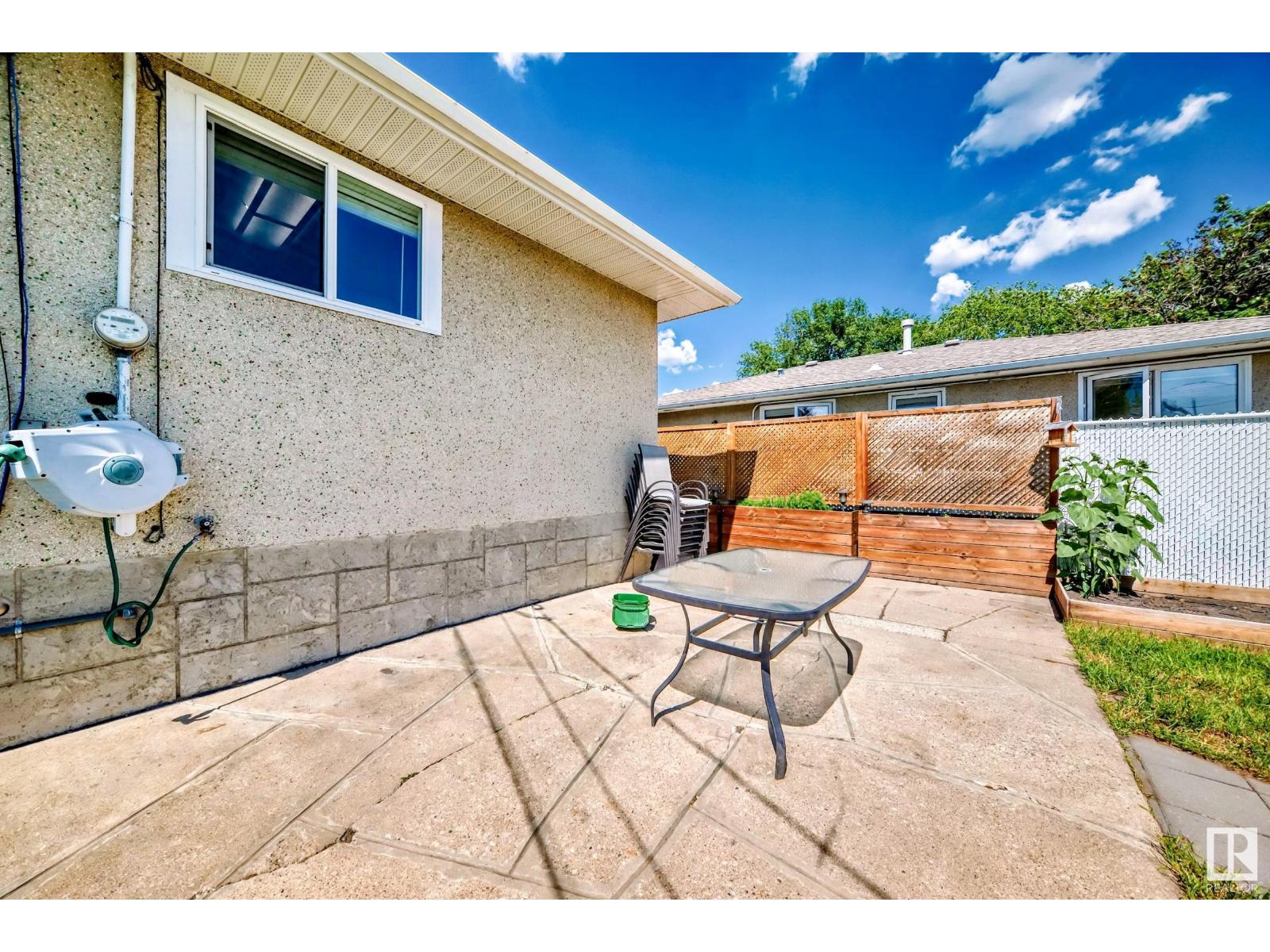 Photo 10 of 8511 70 St Nw, Edmonton AB