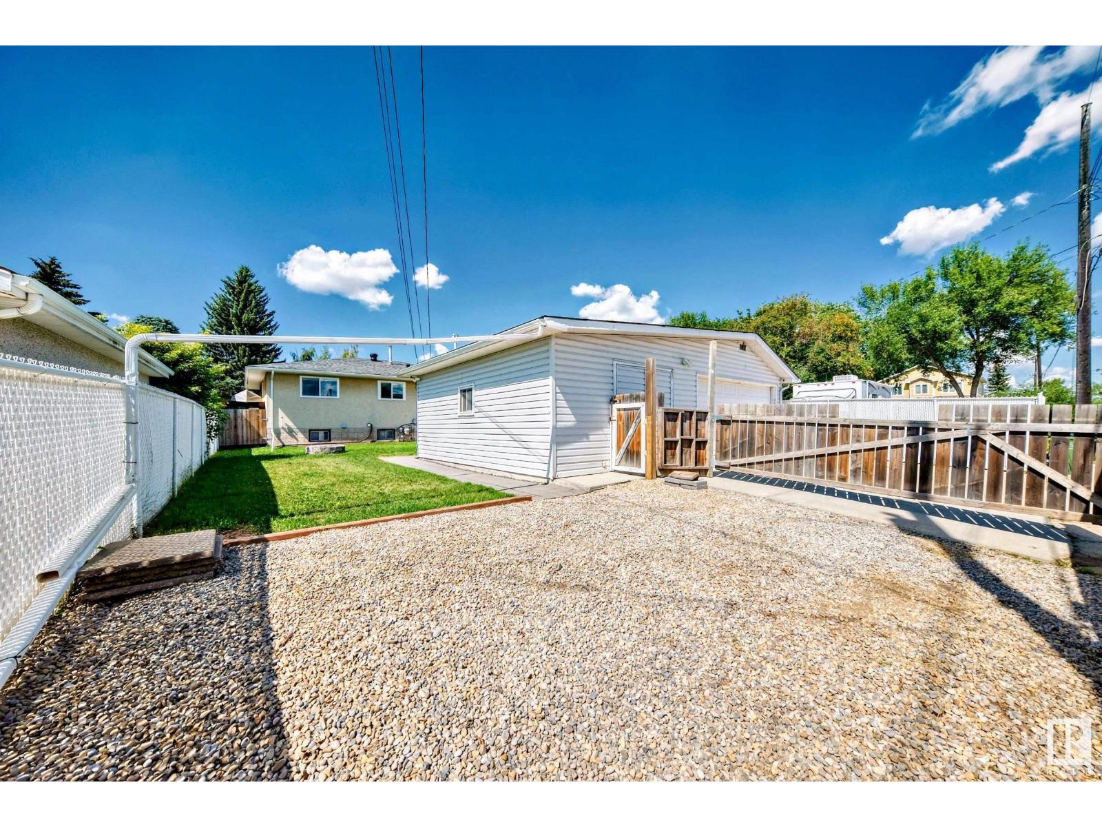 Photo 11 of 8511 70 St Nw, Edmonton AB