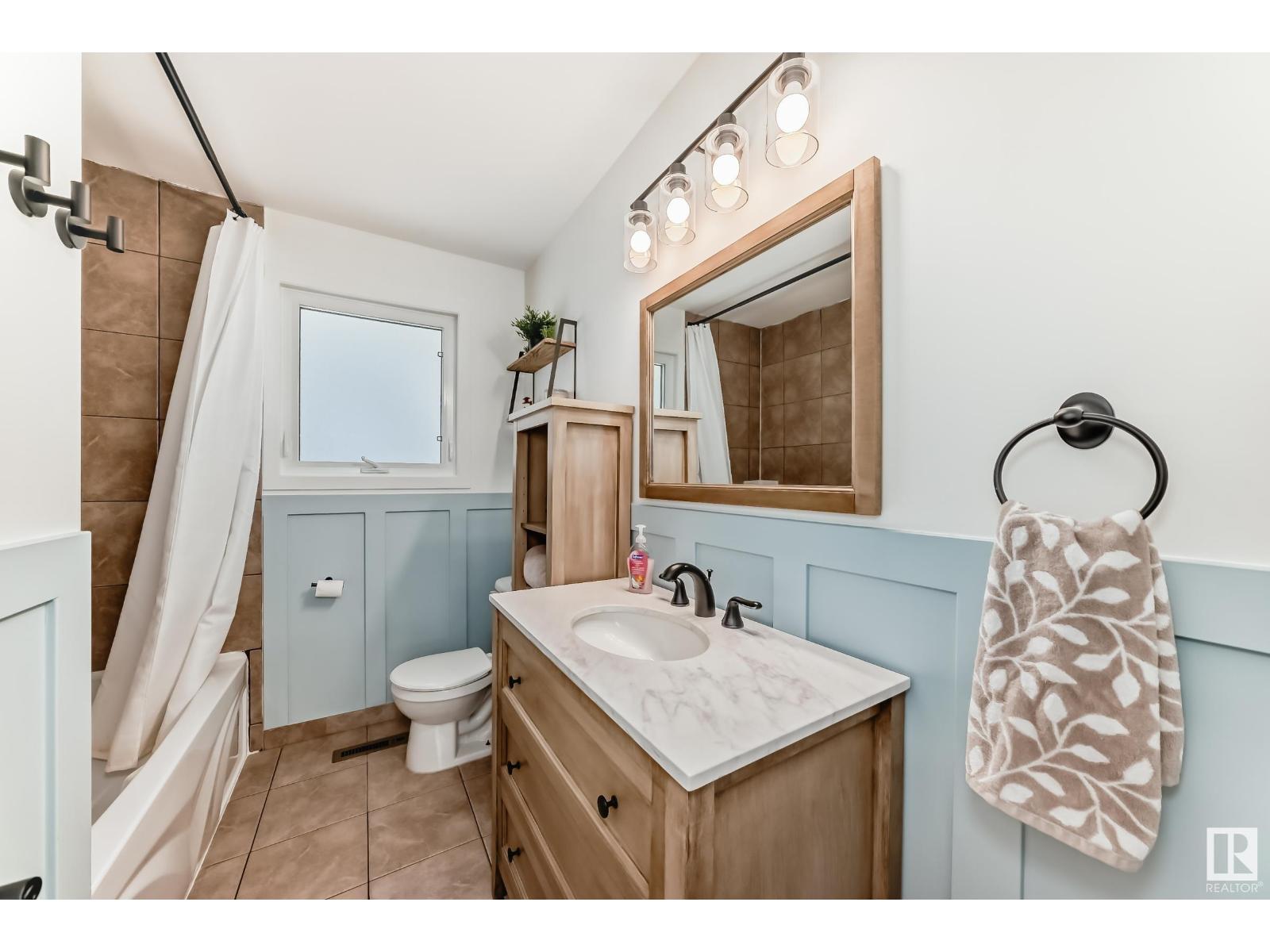 Photo 18 of 8511 70 St Nw, Edmonton AB