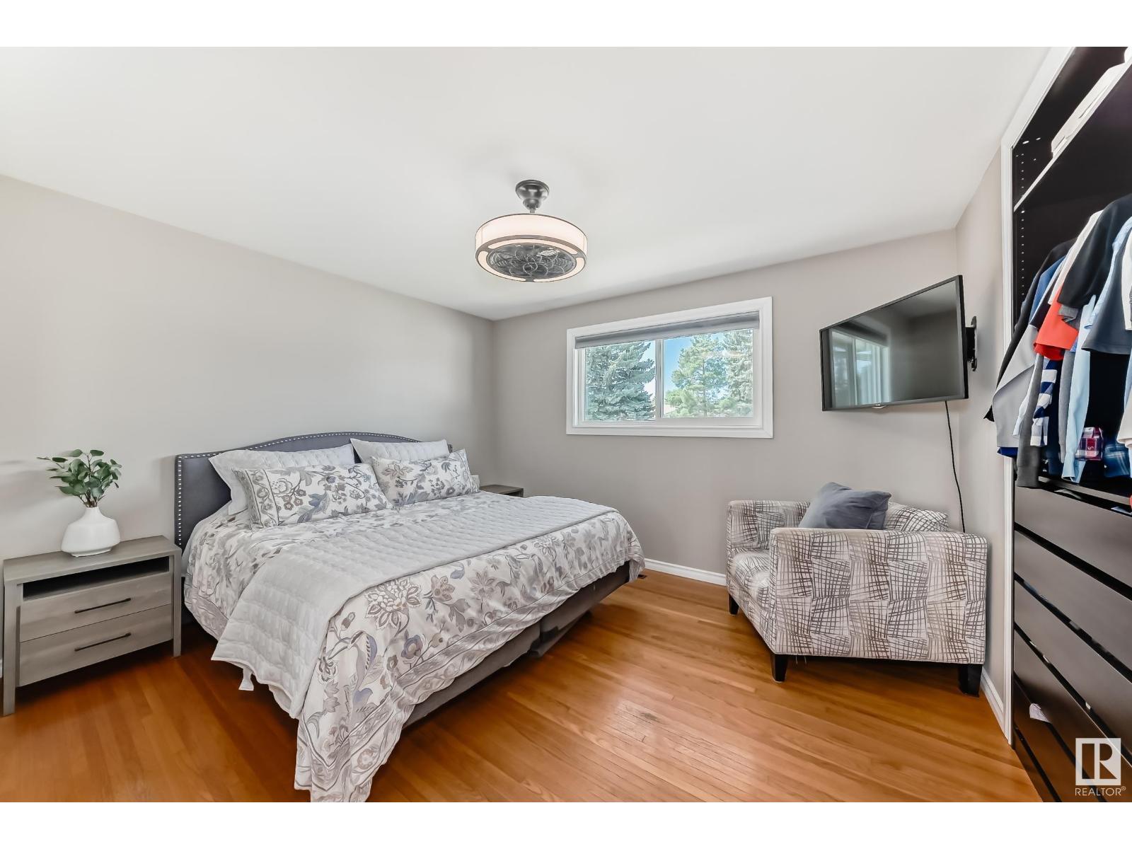 Photo 16 of 8511 70 St Nw, Edmonton AB