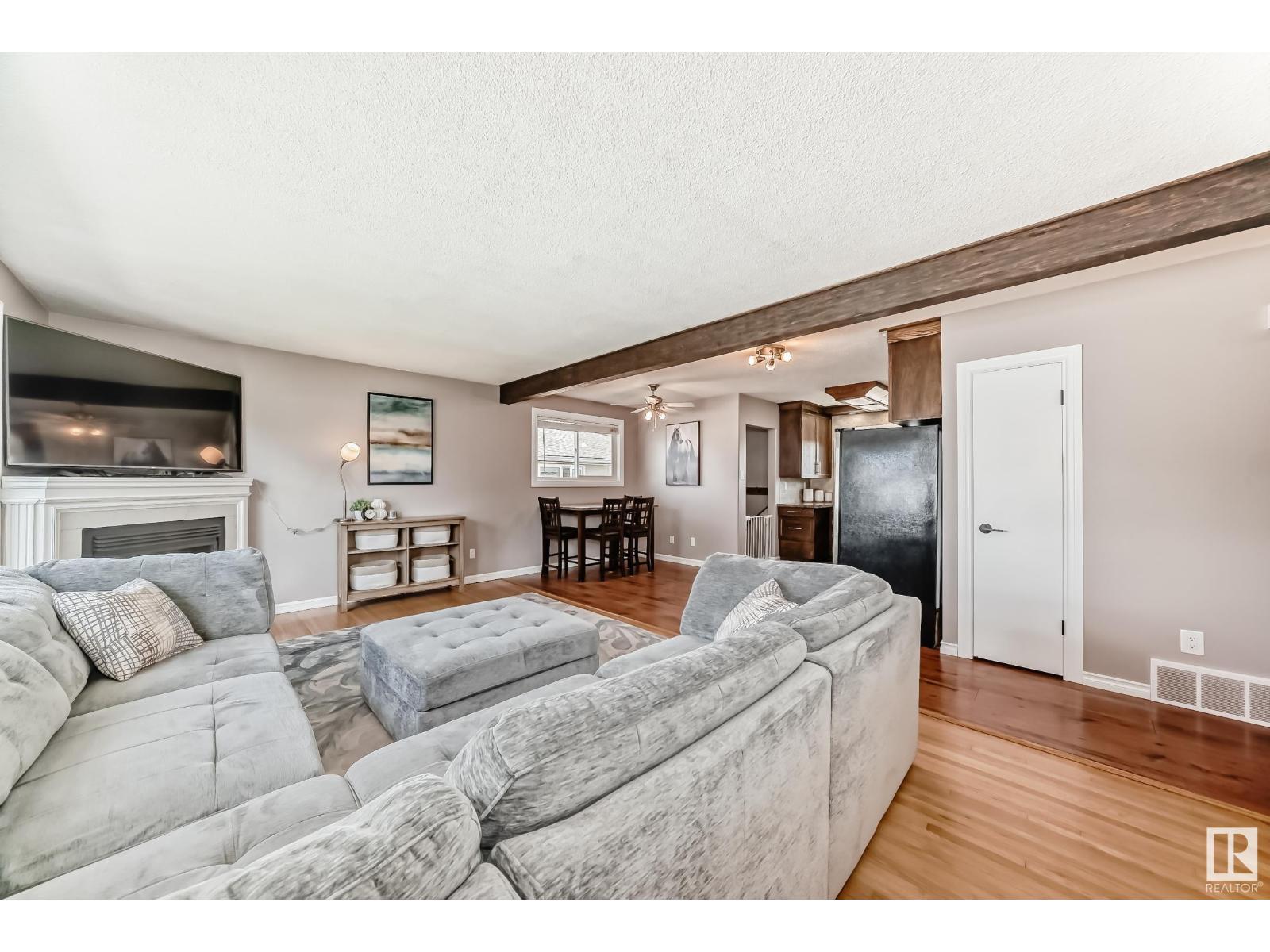 Photo 2 of 8511 70 St Nw, Edmonton AB
