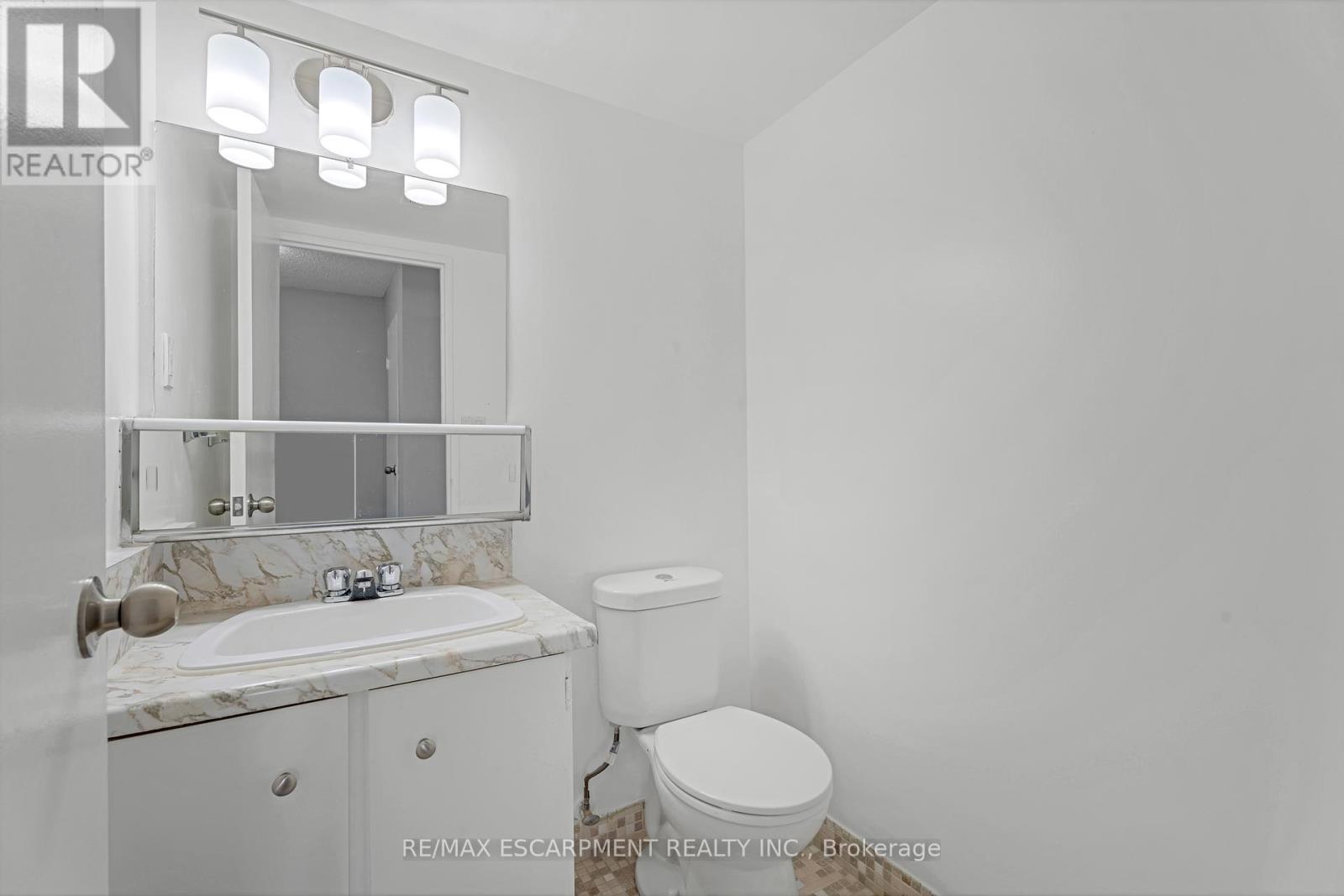Photo 11 of 3308 150 Charlton Avenue E, Hamilton ON