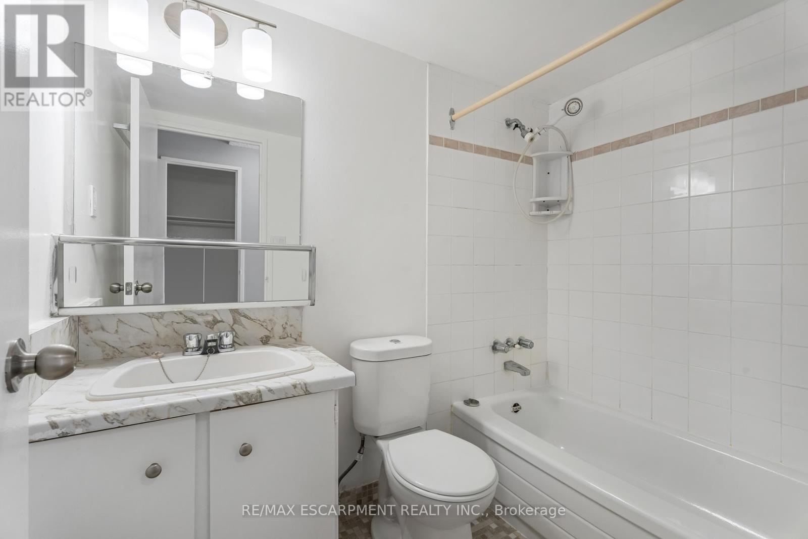 Photo 12 of 3308 150 Charlton Avenue E, Hamilton ON