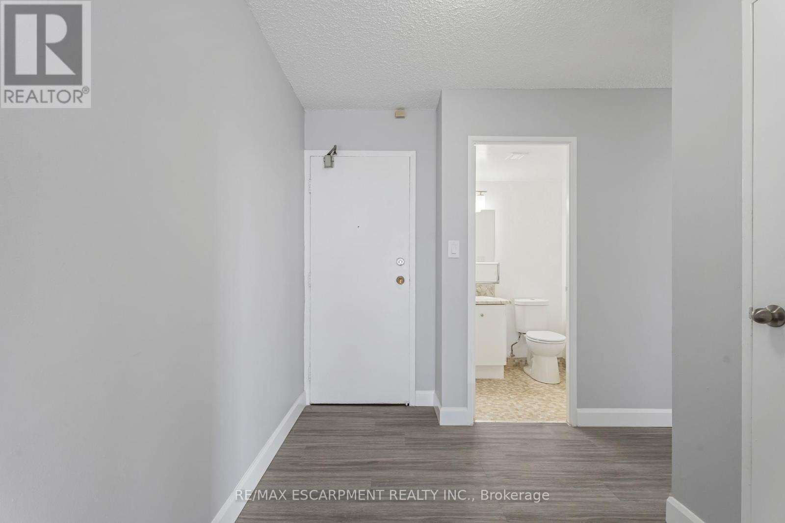 Photo 2 of 3308 150 Charlton Avenue E, Hamilton ON