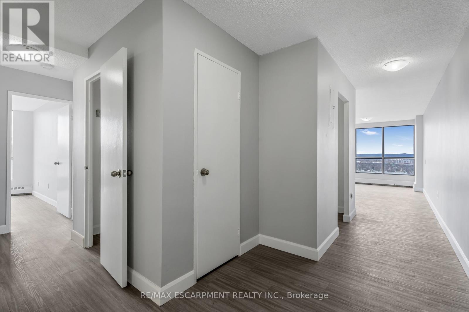 Photo 3 of 3308 150 Charlton Avenue E, Hamilton ON