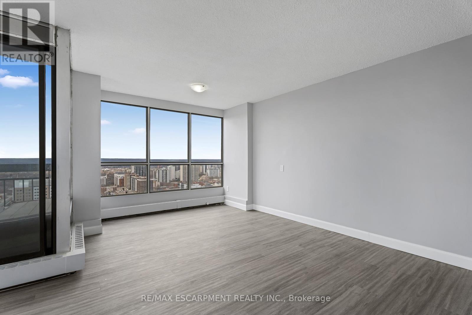 Photo 5 of 3308 150 Charlton Avenue E, Hamilton ON
