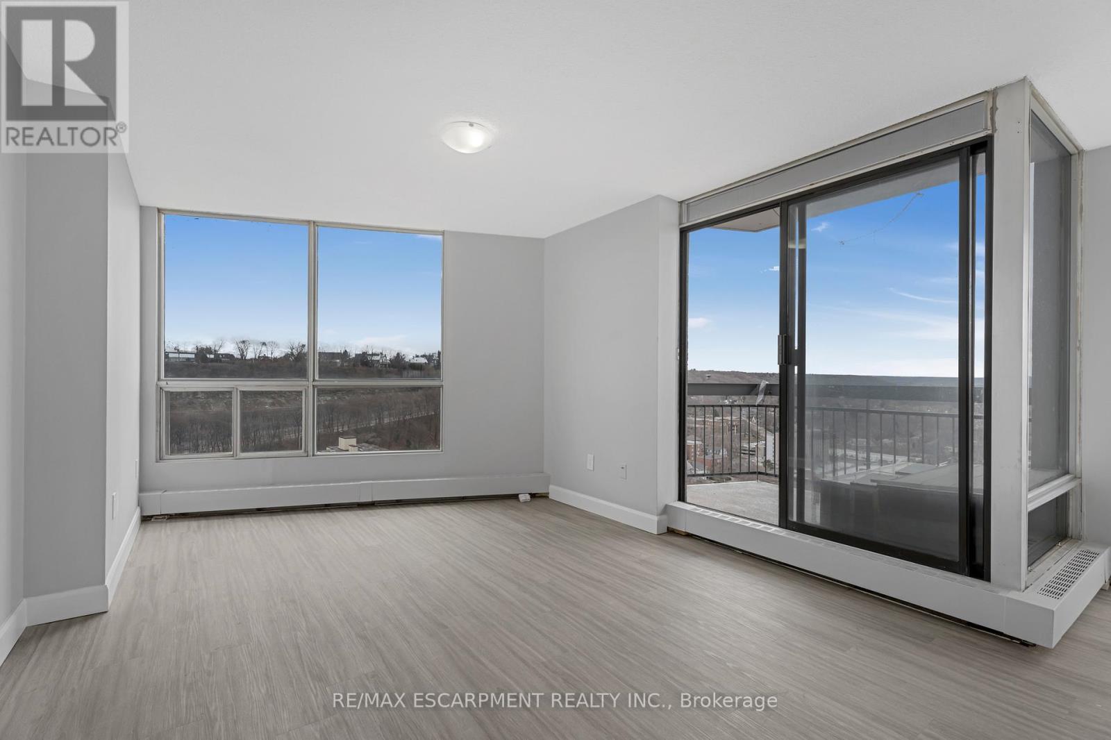 Photo 6 of 3308 150 Charlton Avenue E, Hamilton ON