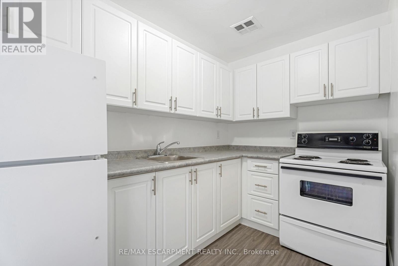 Photo 9 of 3308 150 Charlton Avenue E, Hamilton ON