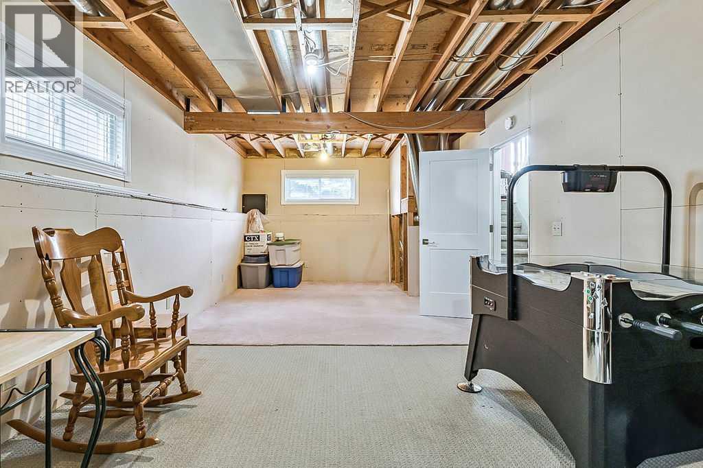 Single Family House 3 Level for Sale in  Shawfield Way SW Shawnessy Calgary 