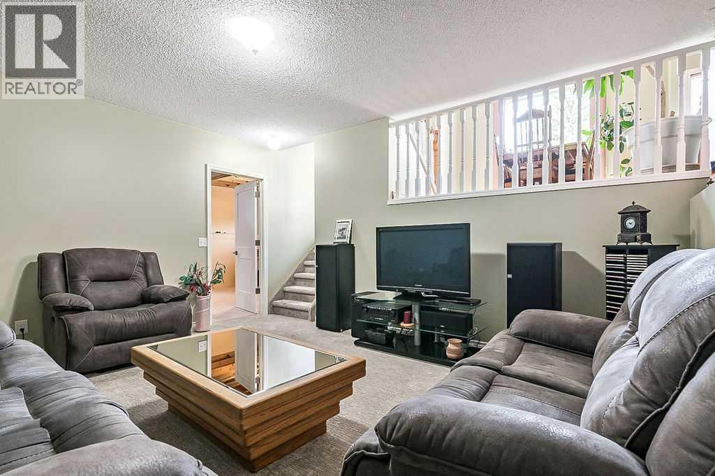 Single Family House 3 Level for Sale in  Shawfield Way SW Shawnessy Calgary 