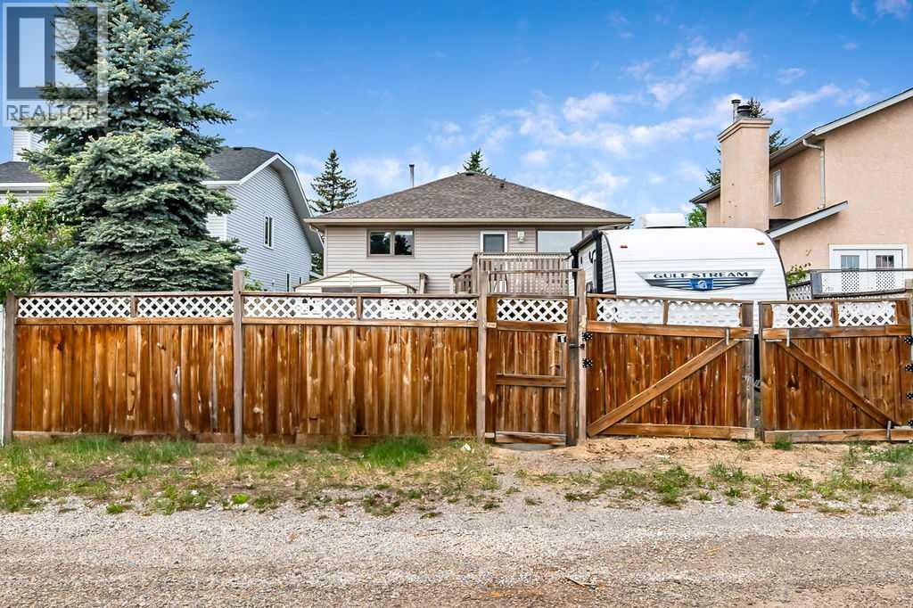 Single Family House 3 Level for Sale in  Shawfield Way SW Shawnessy Calgary 