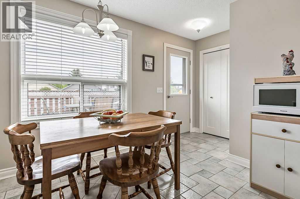 Single Family House 3 Level for Sale in  Shawfield Way SW Shawnessy Calgary 