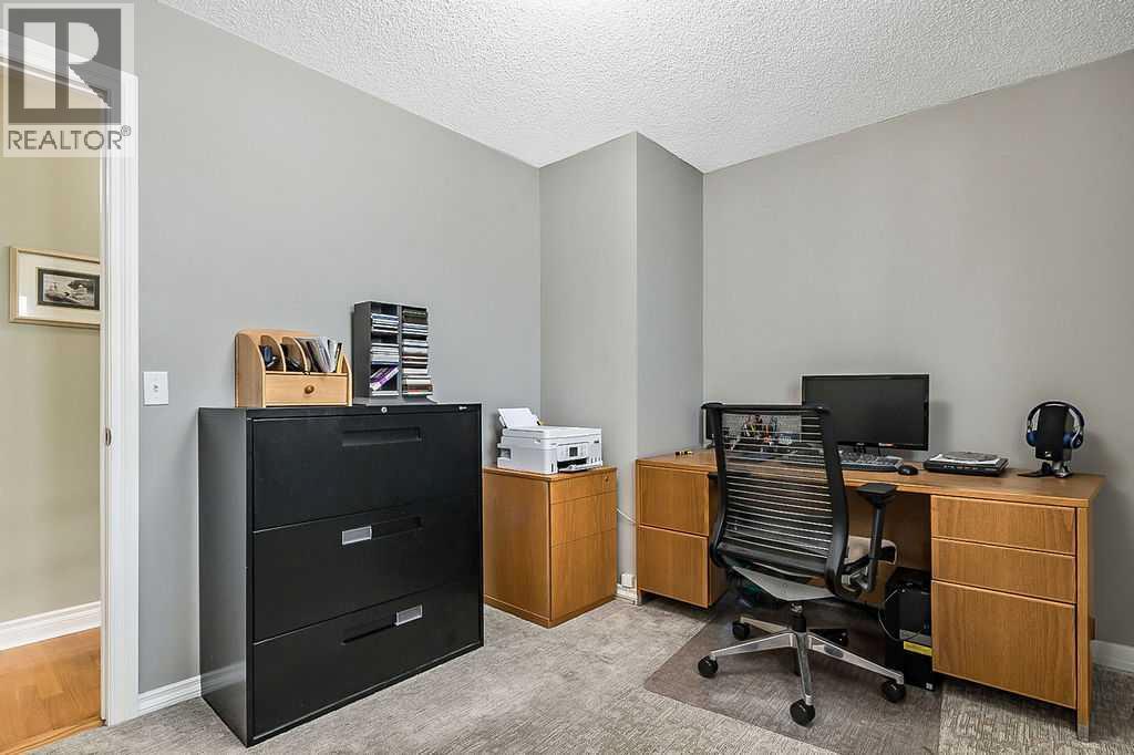Single Family House 3 Level for Sale in  Shawfield Way SW Shawnessy Calgary 