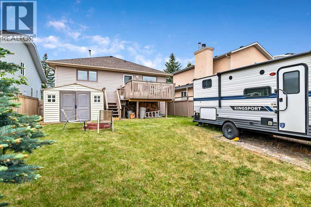 Single Family House 3 Level for Sale in  Shawfield Way SW Shawnessy Calgary 