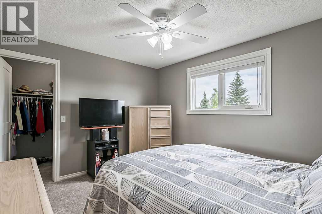 Single Family House 3 Level for Sale in  Shawfield Way SW Shawnessy Calgary 