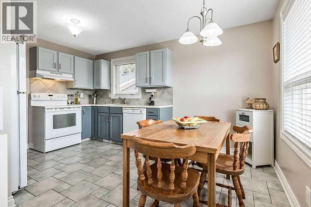 Single Family House 3 Level for Sale in  Shawfield Way SW Shawnessy Calgary 