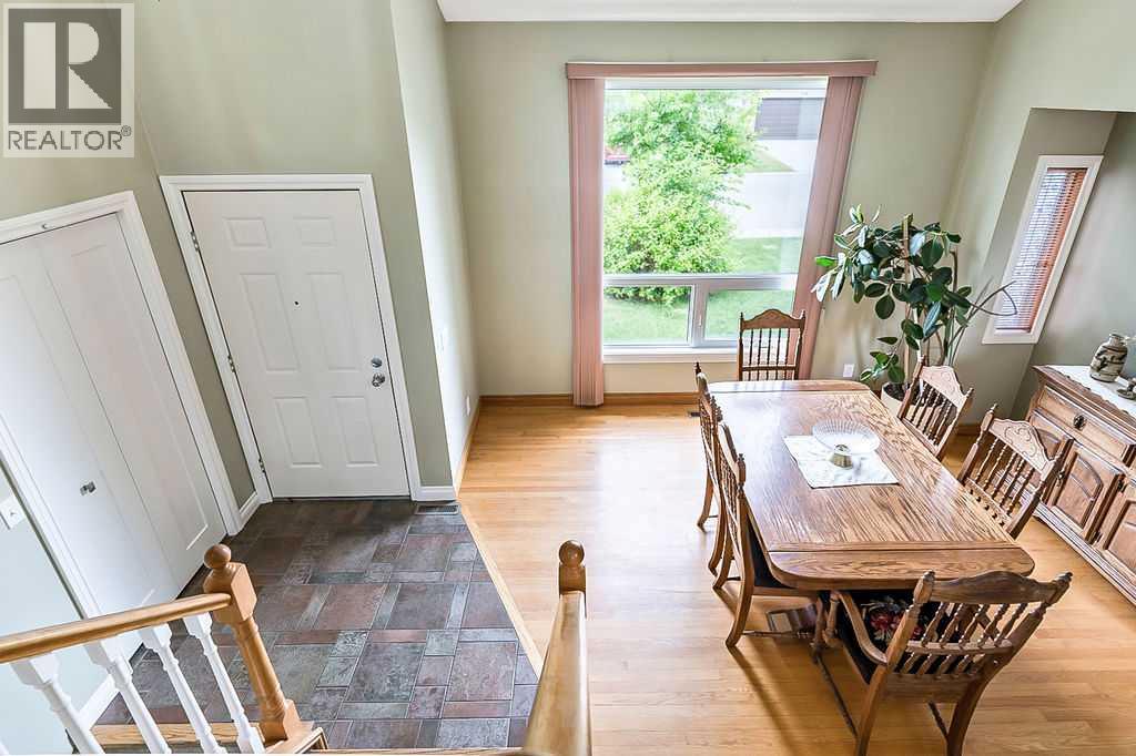 Single Family House 3 Level for Sale in  Shawfield Way SW Shawnessy Calgary 