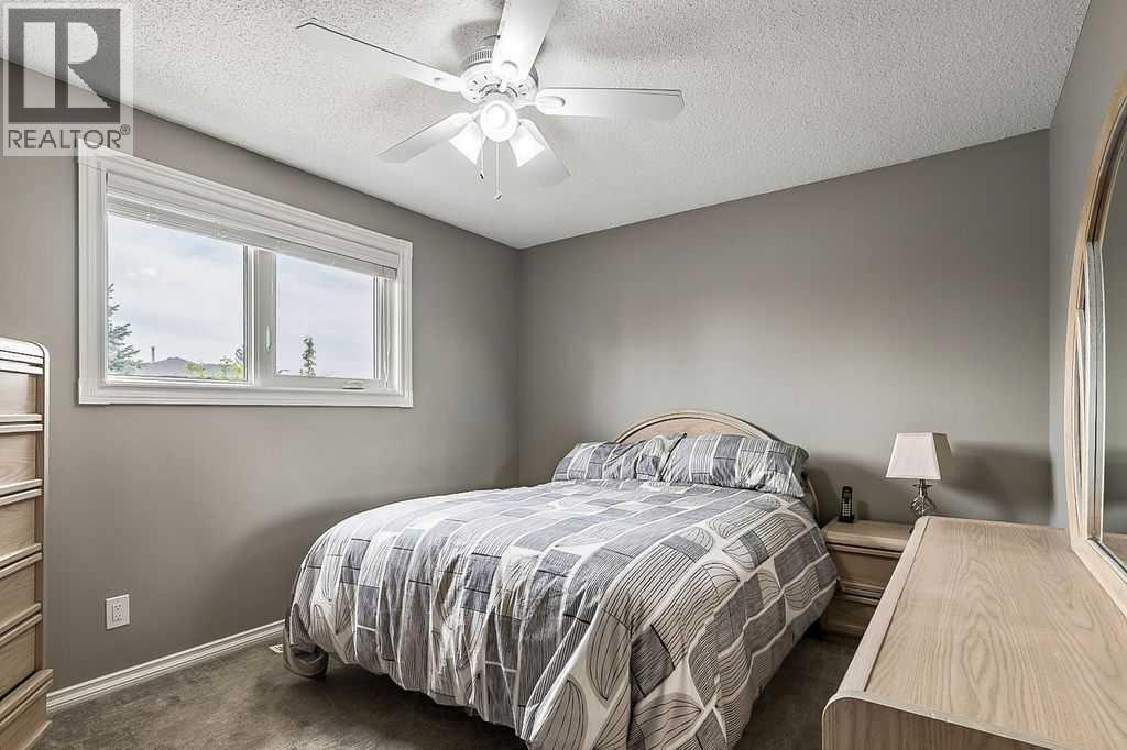 Single Family House 3 Level for Sale in  Shawfield Way SW Shawnessy Calgary 