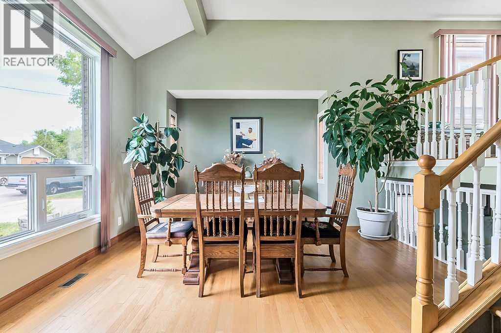 Single Family House 3 Level for Sale in  Shawfield Way SW Shawnessy Calgary 