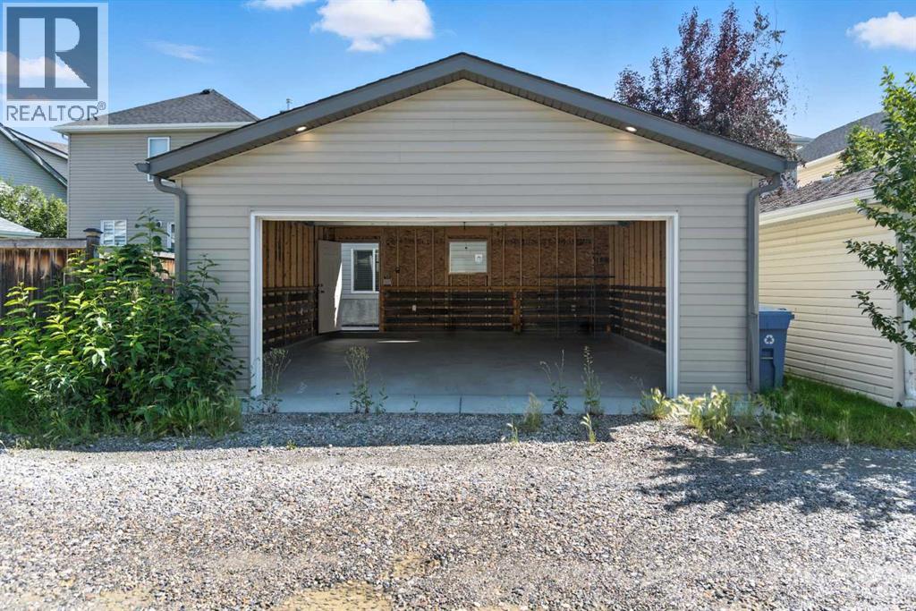 Single Family House 4 Level for Sale in  Evermeadow Road SW Evergreen Calgary 
